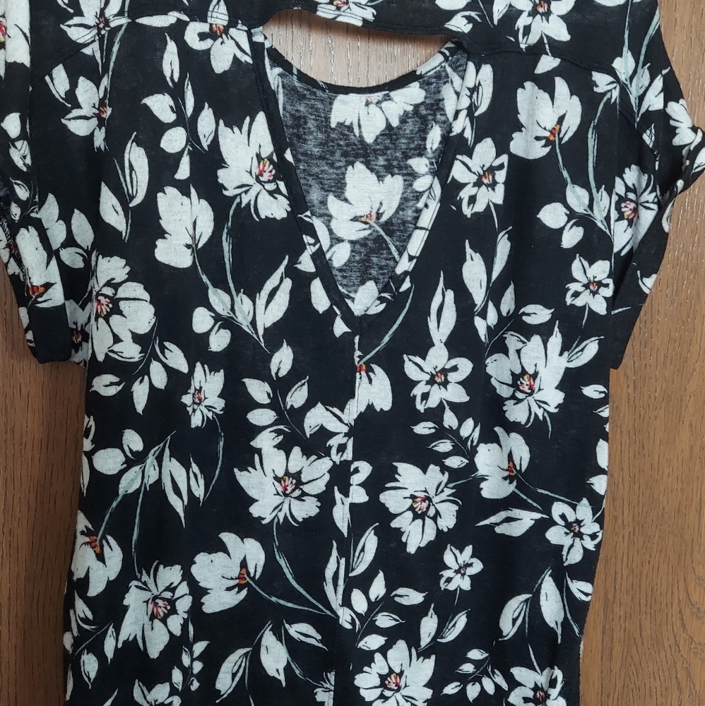 Short sleeve knit top